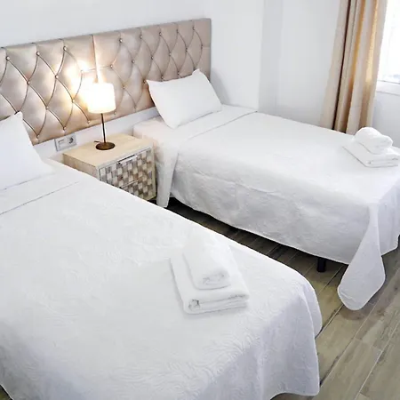Neenies - Carabeo Luxury Apartamento